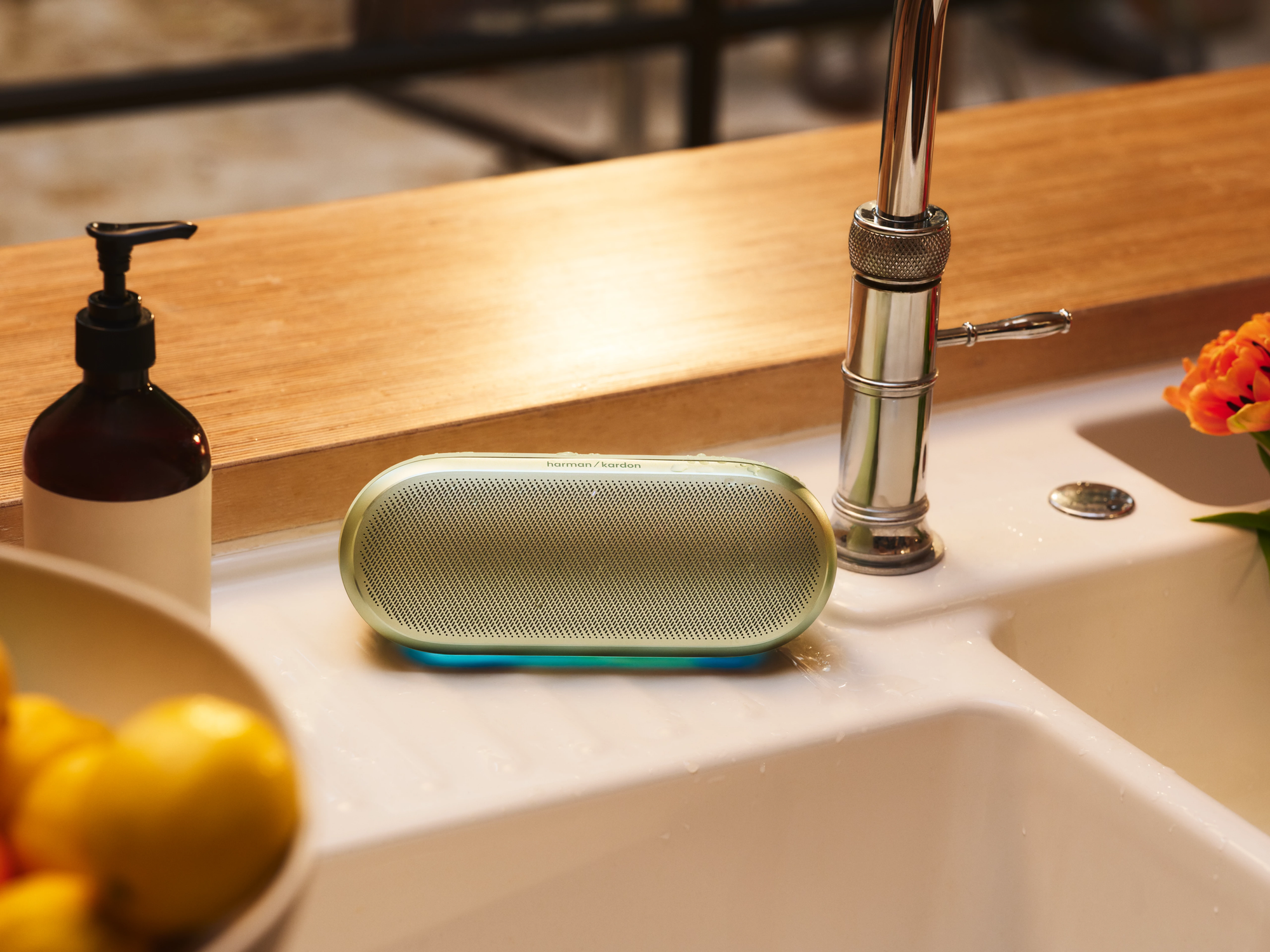 Harman_Kardon_Luna_2_Ice_Mint_Kitchen_-433_B